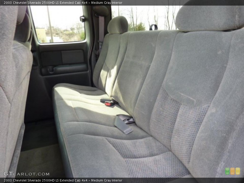 Medium Gray Interior Photo for the 2003 Chevrolet Silverado 2500HD LS Extended Cab 4x4 #46686509
