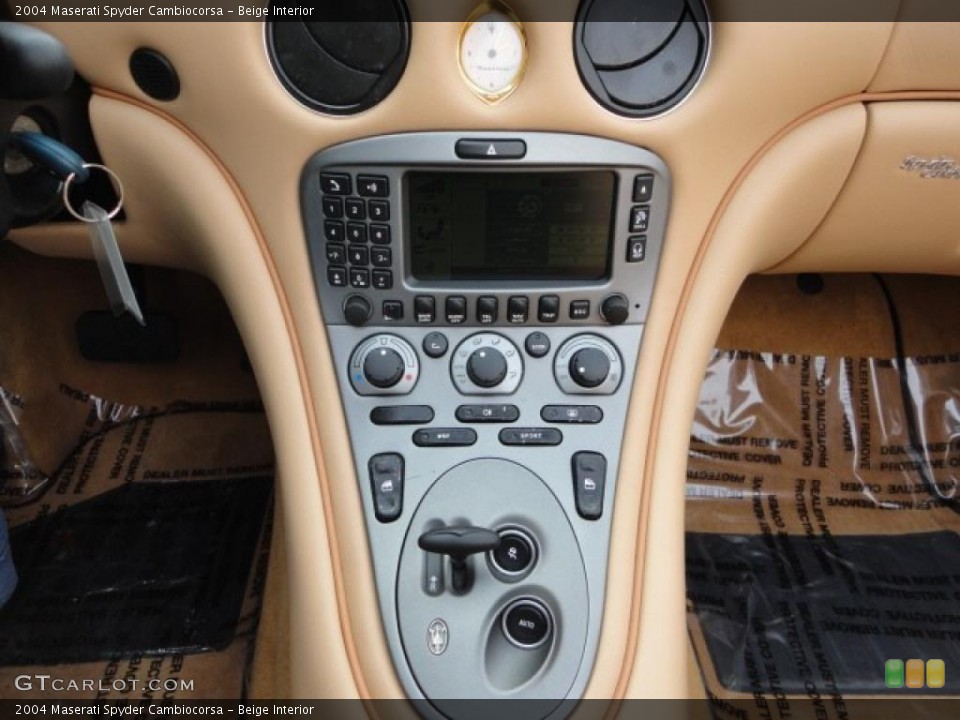 Beige Interior Controls for the 2004 Maserati Spyder Cambiocorsa #46699236