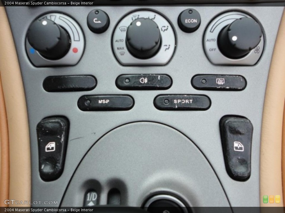 Beige Interior Controls for the 2004 Maserati Spyder Cambiocorsa #46699284
