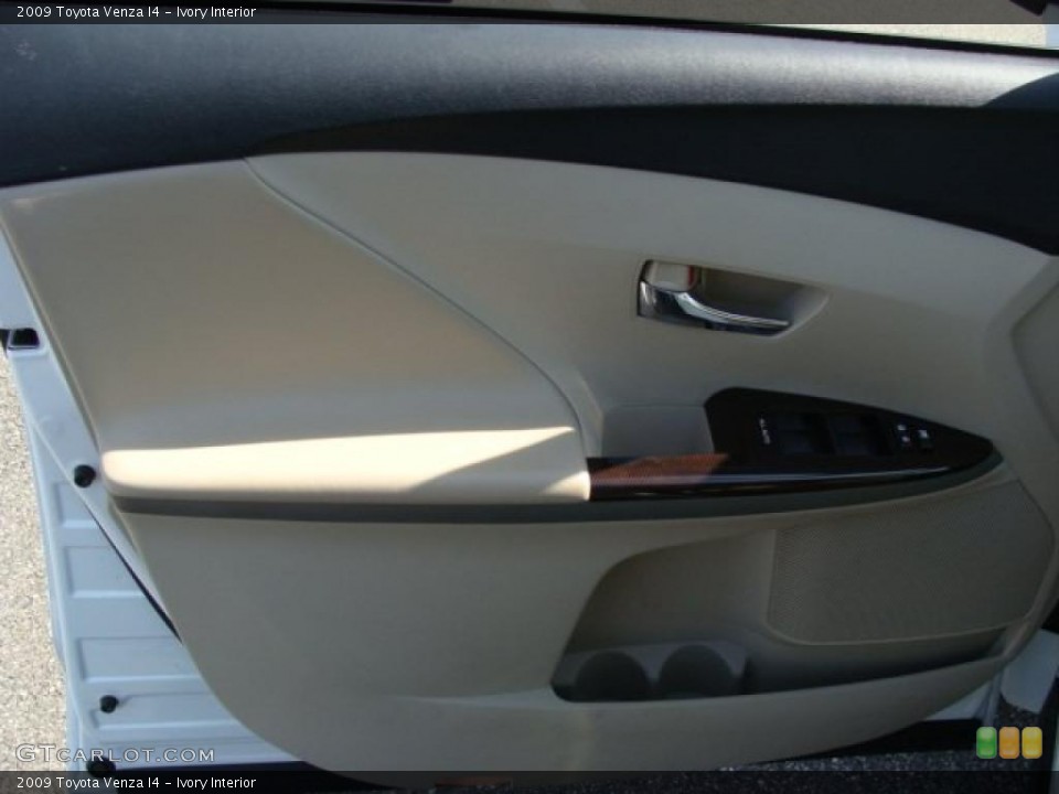 Ivory Interior Door Panel for the 2009 Toyota Venza I4 #46701666