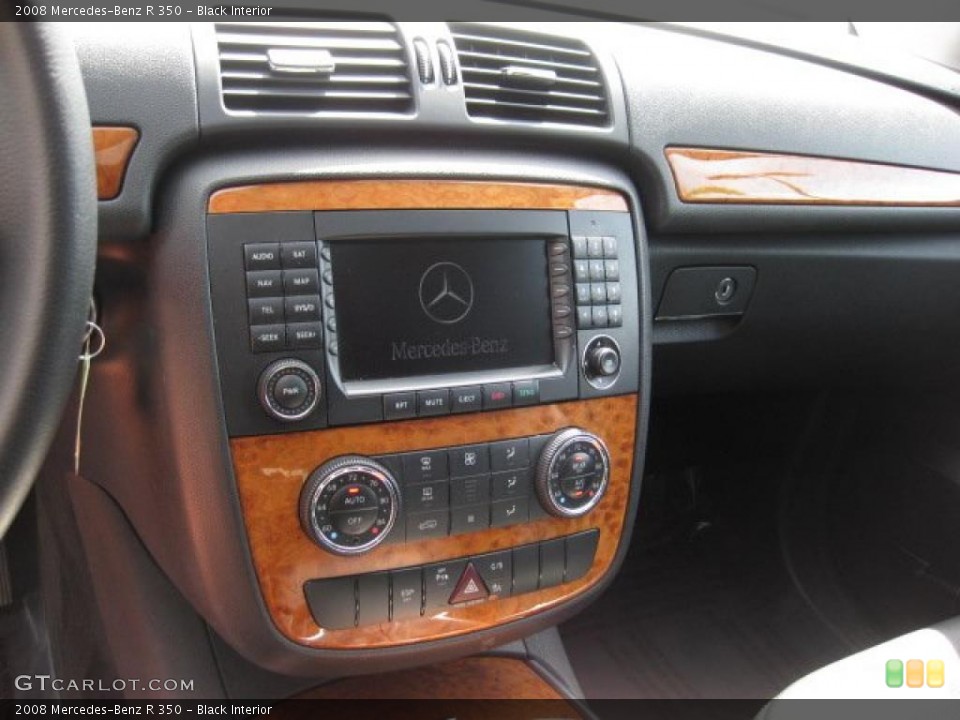 Black Interior Controls for the 2008 Mercedes-Benz R 350 #46702482