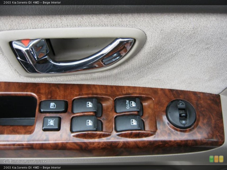 Beige Interior Controls for the 2003 Kia Sorento EX 4WD #46714491