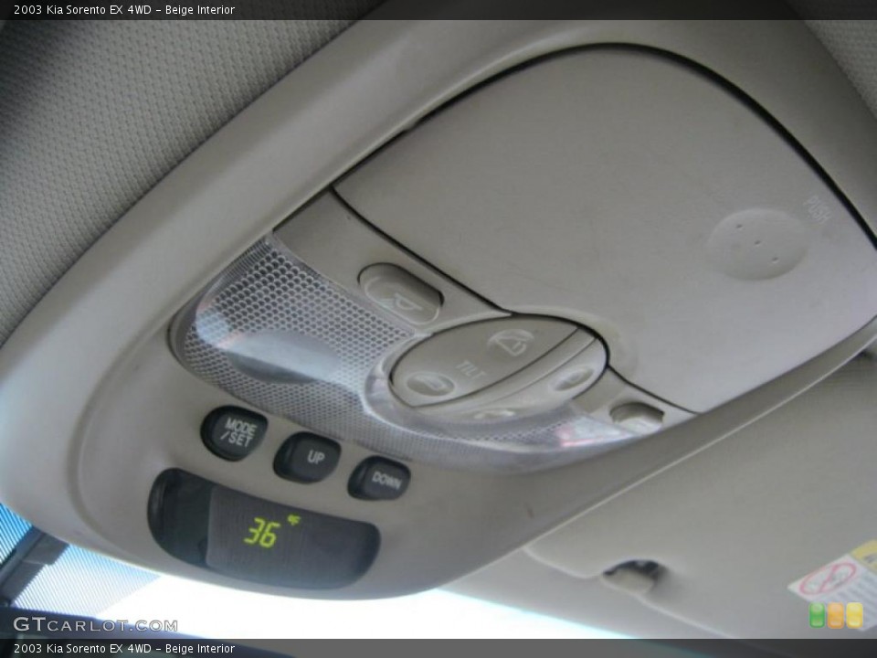 Beige Interior Controls for the 2003 Kia Sorento EX 4WD #46714524