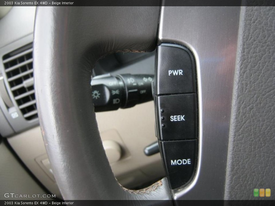 Beige Interior Controls for the 2003 Kia Sorento EX 4WD #46714539