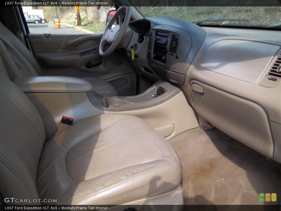 Medium Prairie Tan Interior Photo for the 1997 Ford Expedition XLT 4x4 #46718256