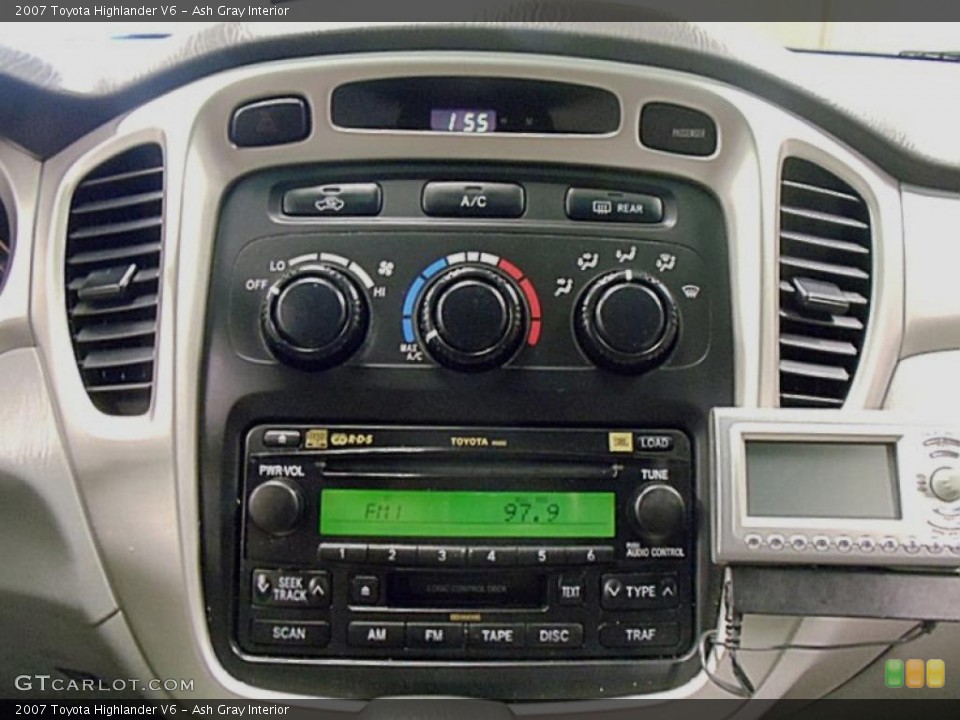 Ash Gray Interior Controls for the 2007 Toyota Highlander V6 #46719153