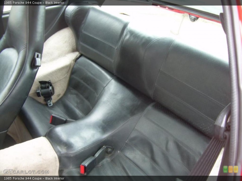 Black Interior Photo for the 1985 Porsche 944 Coupe #46719237