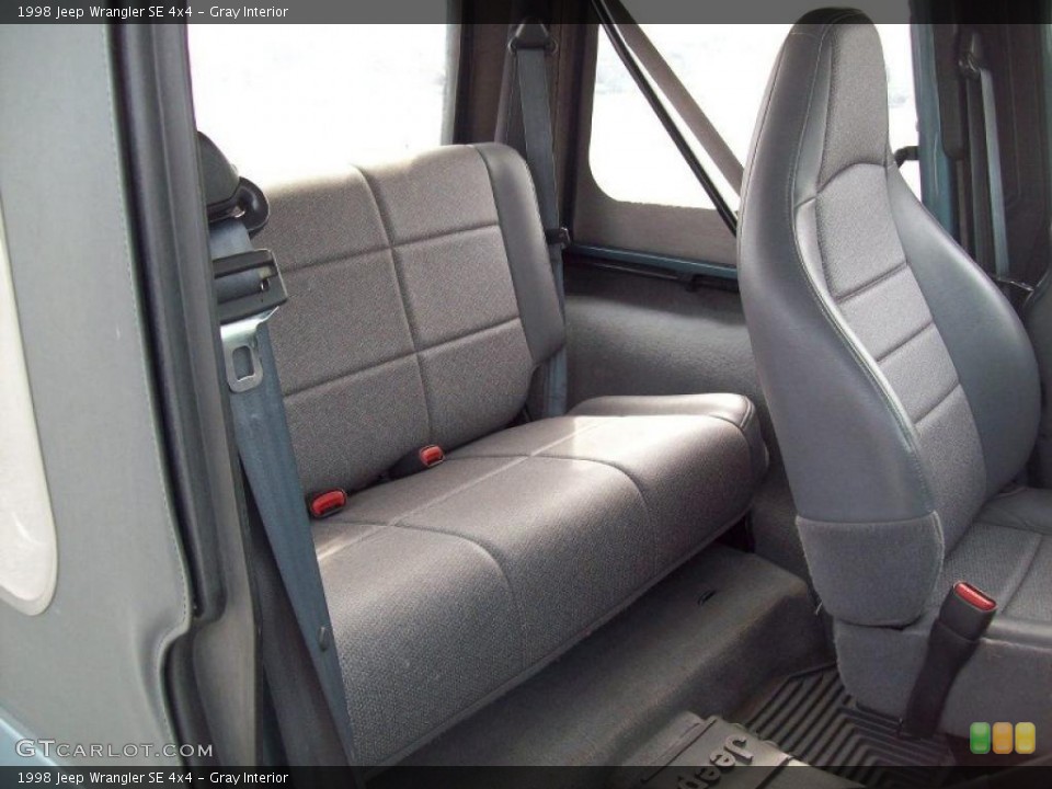 Gray Interior Photo for the 1998 Jeep Wrangler SE 4x4 #46719948