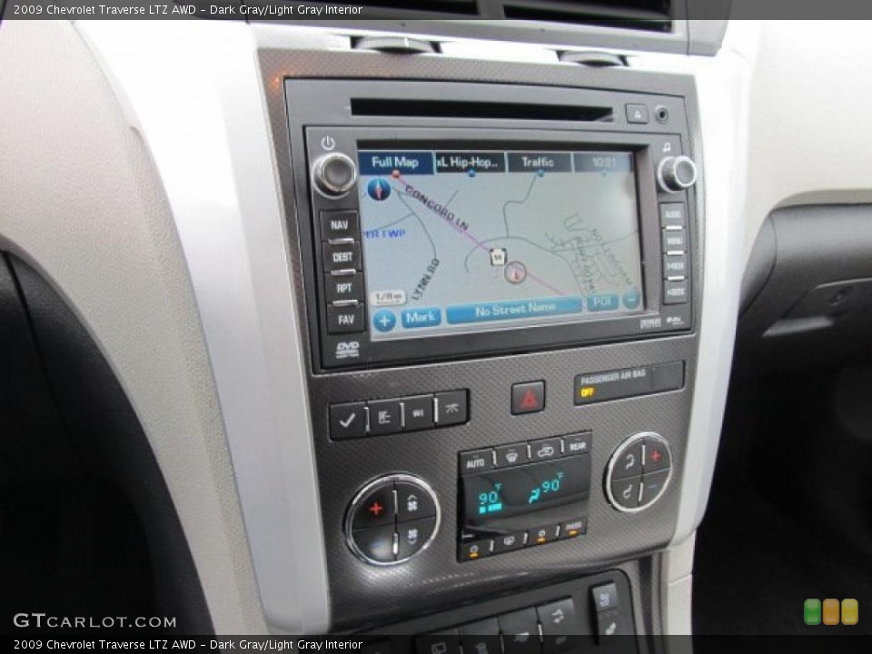 Dark Gray/Light Gray Interior Controls for the 2009 Chevrolet Traverse LTZ AWD #46725552