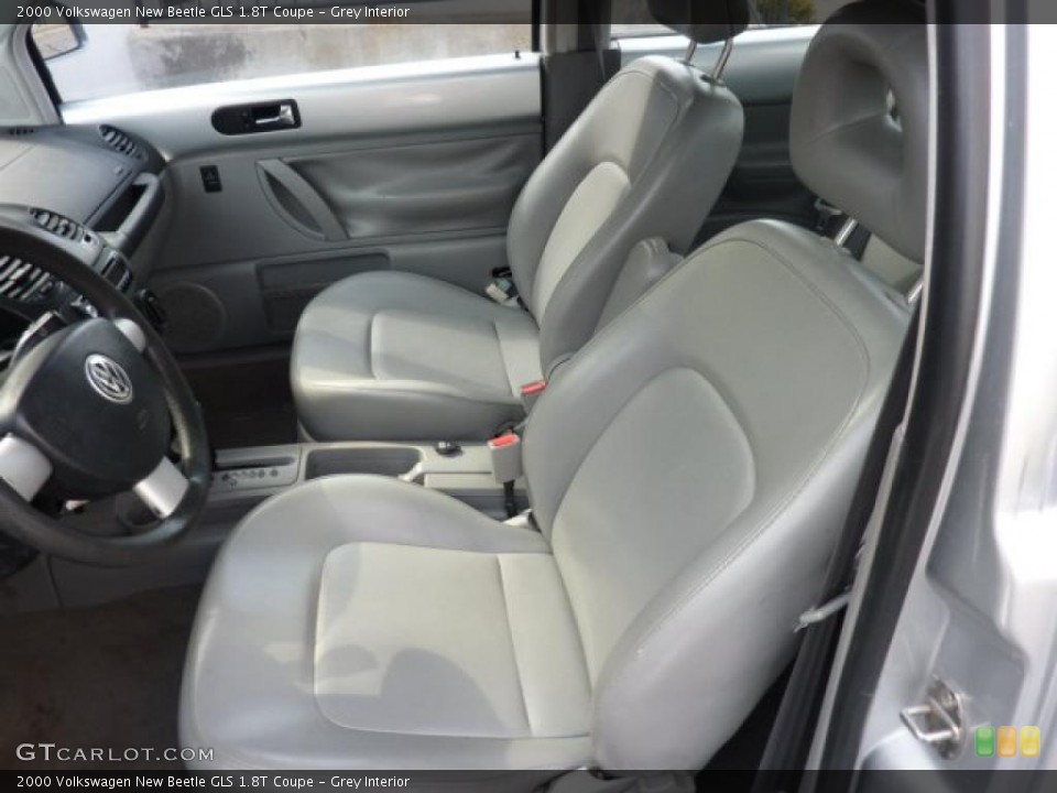 Grey Interior Photo for the 2000 Volkswagen New Beetle GLS 1.8T Coupe #46743556