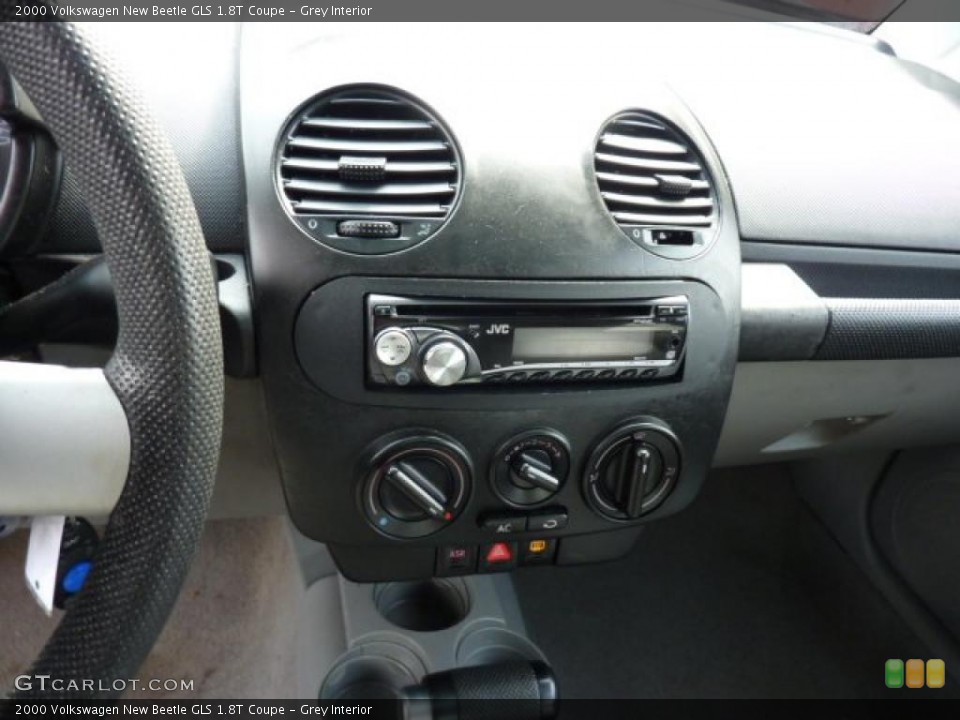 Grey Interior Controls for the 2000 Volkswagen New Beetle GLS 1.8T Coupe #46743580