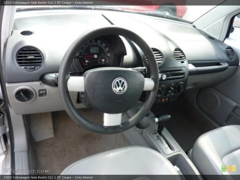 Grey Interior Photo for the 2000 Volkswagen New Beetle GLS 1.8T Coupe #46743634