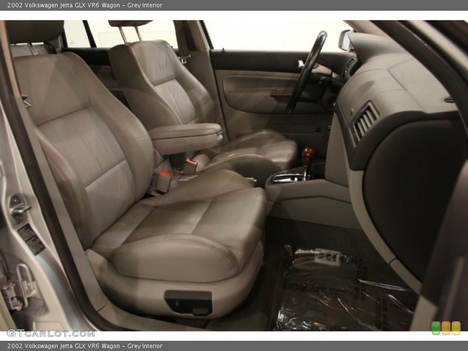 Grey Interior Photo for the 2002 Volkswagen Jetta GLX VR6 Wagon #46747424