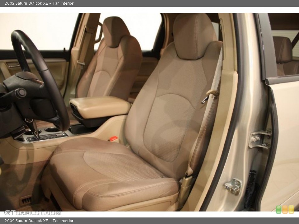 Tan Interior Photo for the 2009 Saturn Outlook XE #46749083