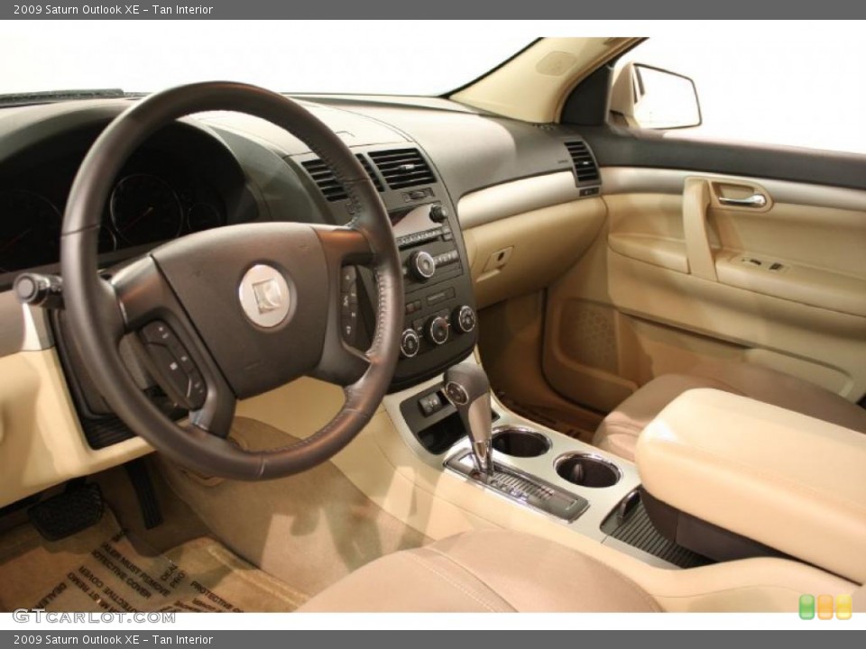 Tan Interior Photo for the 2009 Saturn Outlook XE #46749086
