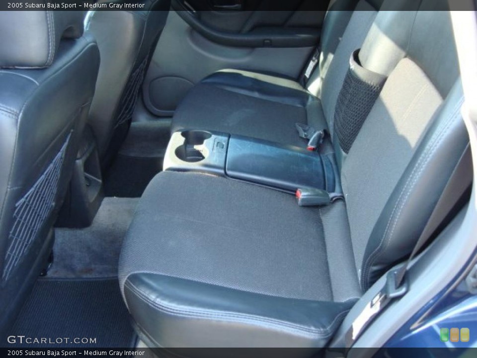 Medium Gray Interior Photo for the 2005 Subaru Baja Sport #46750665