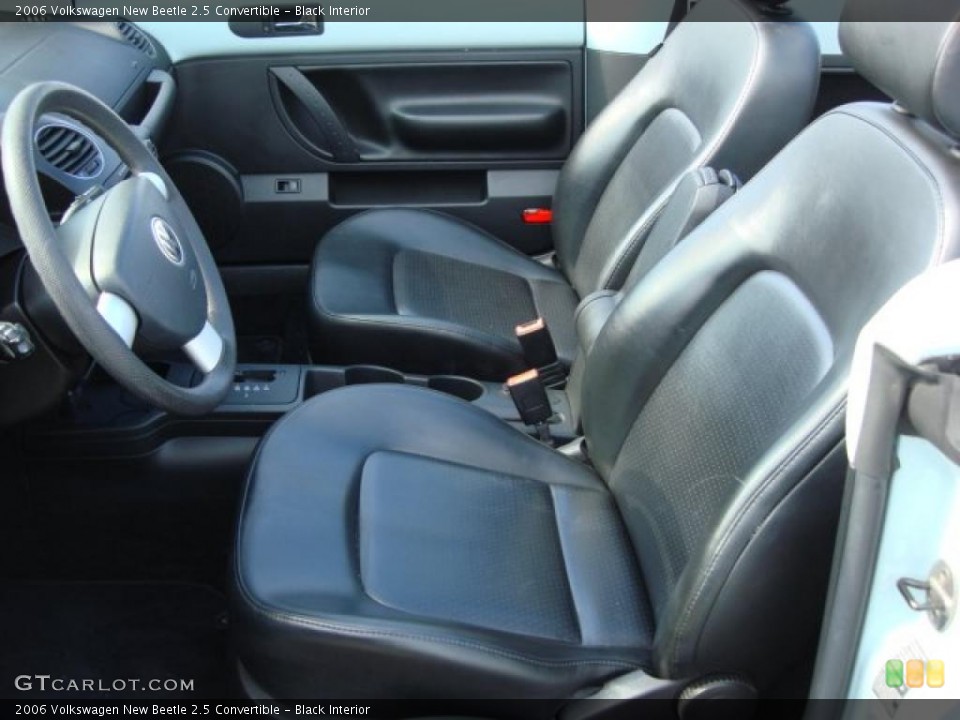 Black Interior Photo for the 2006 Volkswagen New Beetle 2.5 Convertible #46751391