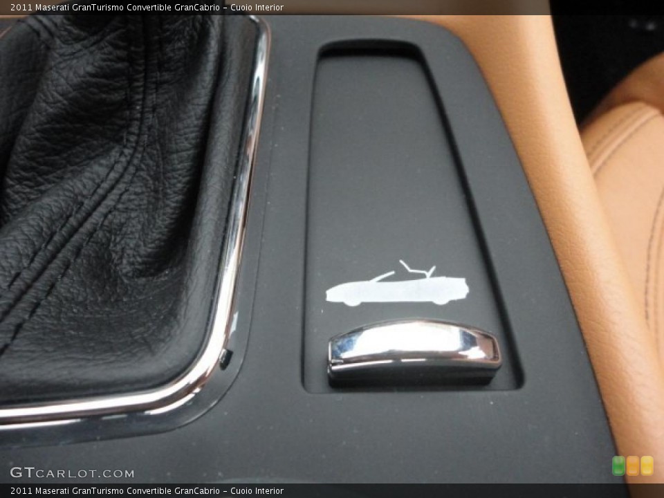 Cuoio Interior Controls for the 2011 Maserati GranTurismo Convertible GranCabrio #46751394
