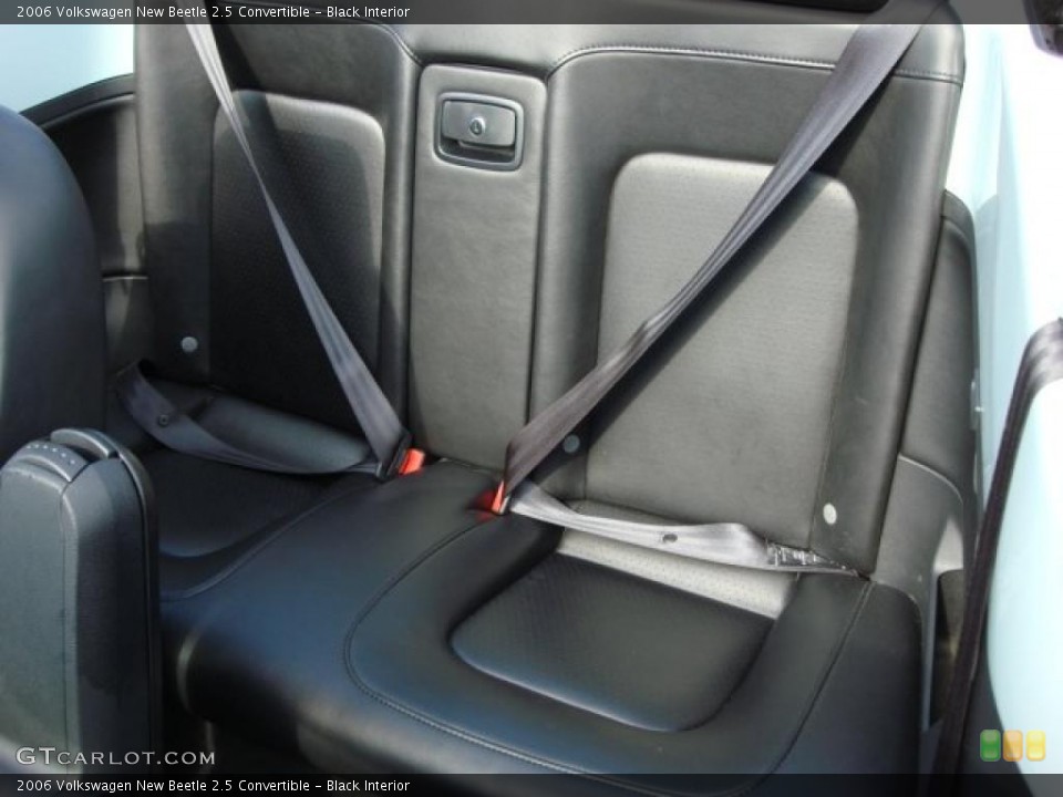 Black Interior Photo for the 2006 Volkswagen New Beetle 2.5 Convertible #46751406