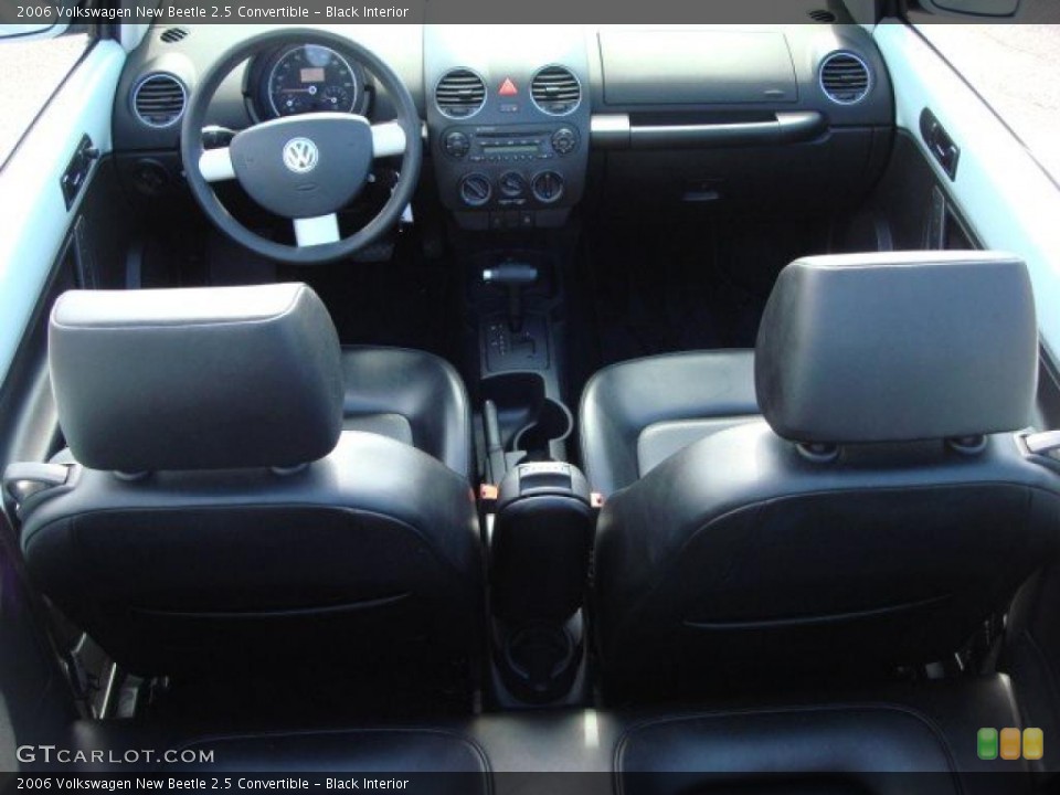 Black Interior Photo for the 2006 Volkswagen New Beetle 2.5 Convertible #46751421
