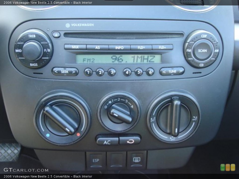 Black Interior Controls for the 2006 Volkswagen New Beetle 2.5 Convertible #46751466