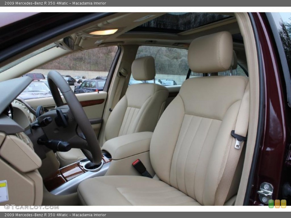 Macadamia Interior Photo for the 2009 Mercedes-Benz R 350 4Matic #46756119