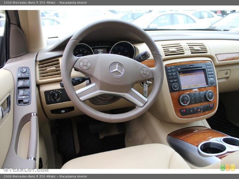 Macadamia Interior Dashboard for the 2009 Mercedes-Benz R 350 4Matic #46756149
