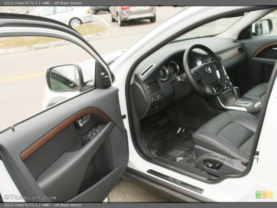 Off Black Interior Photo for the 2011 Volvo XC70 3.2 AWD #46759239
