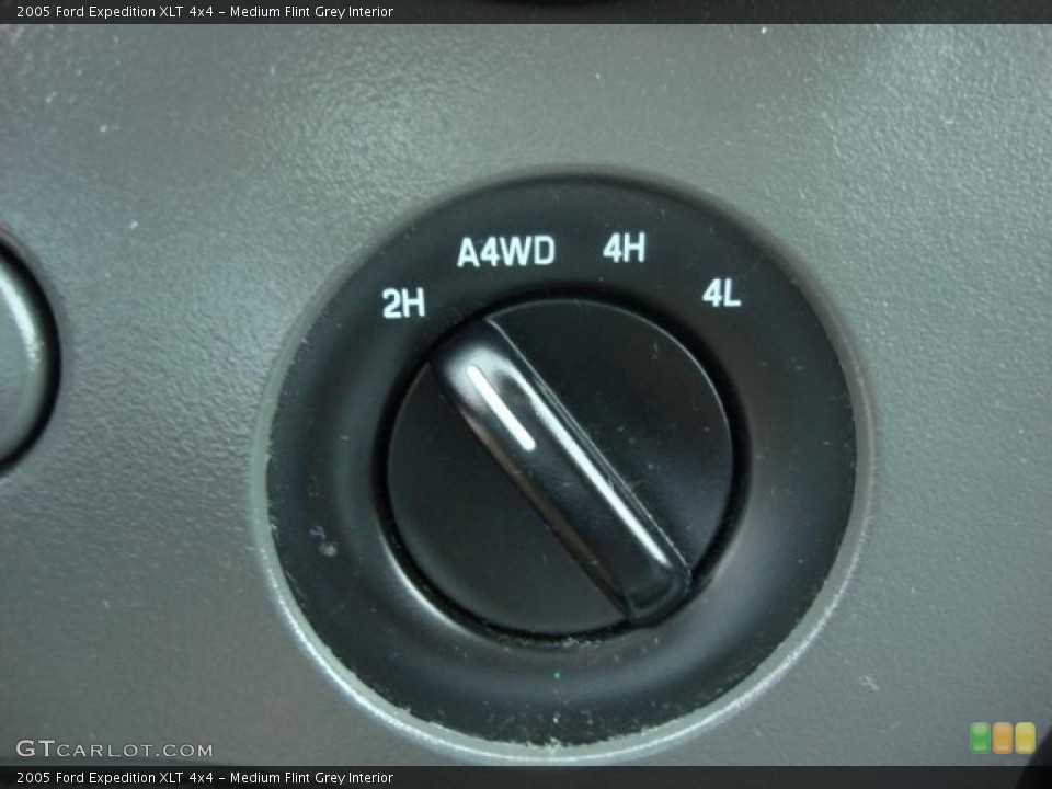 Medium Flint Grey Interior Controls for the 2005 Ford Expedition XLT 4x4 #46760718