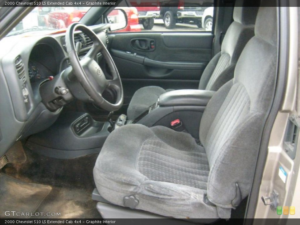 Graphite Interior Photo for the 2000 Chevrolet S10 LS Extended Cab 4x4 #46763246