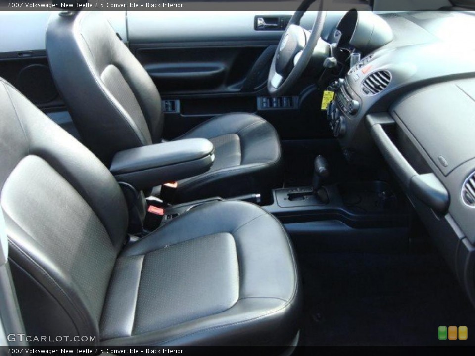 Black Interior Photo for the 2007 Volkswagen New Beetle 2.5 Convertible #46766922