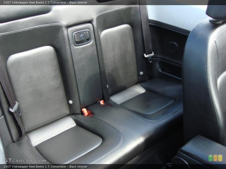 Black Interior Photo for the 2007 Volkswagen New Beetle 2.5 Convertible #46766934