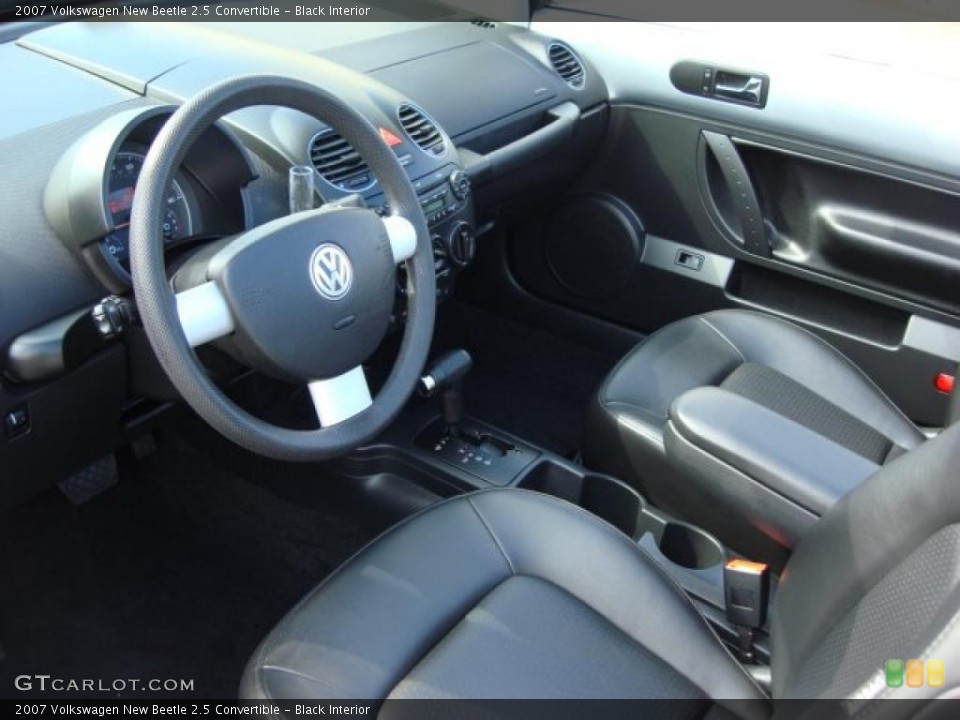 Black Interior Photo for the 2007 Volkswagen New Beetle 2.5 Convertible #46766958