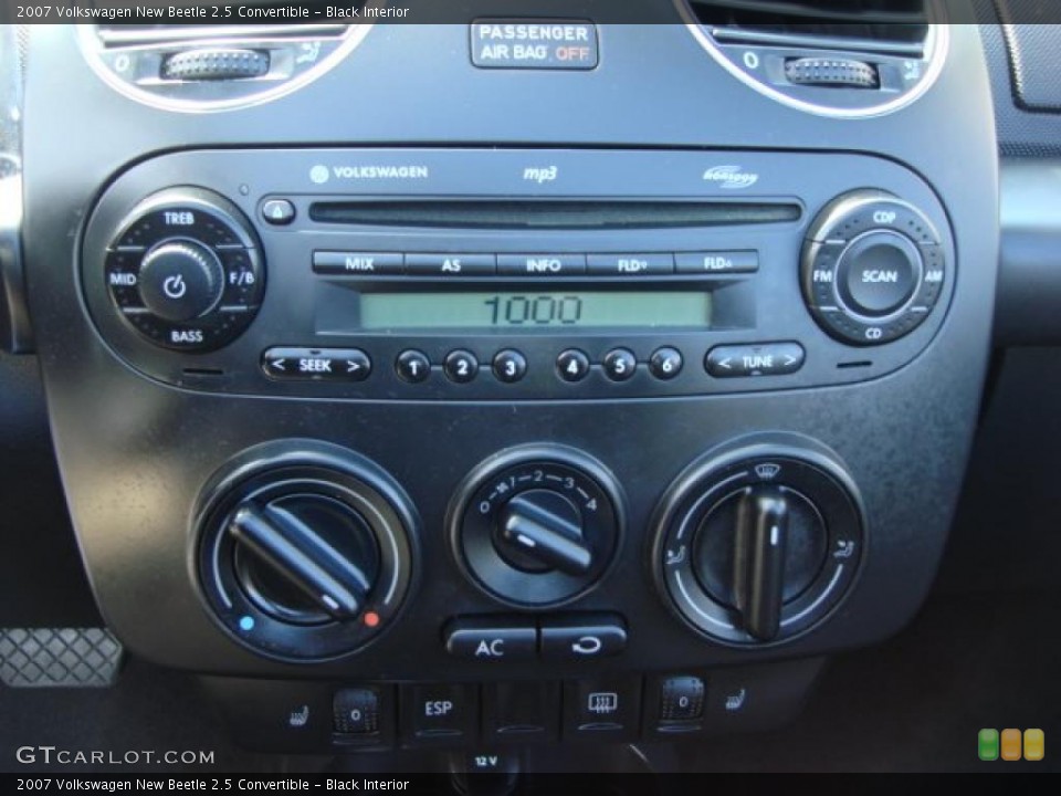 Black Interior Controls for the 2007 Volkswagen New Beetle 2.5 Convertible #46767000