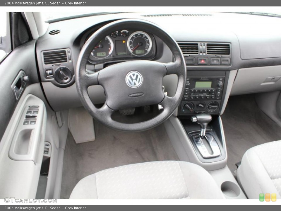 Grey Interior Dashboard for the 2004 Volkswagen Jetta GL Sedan #46768818