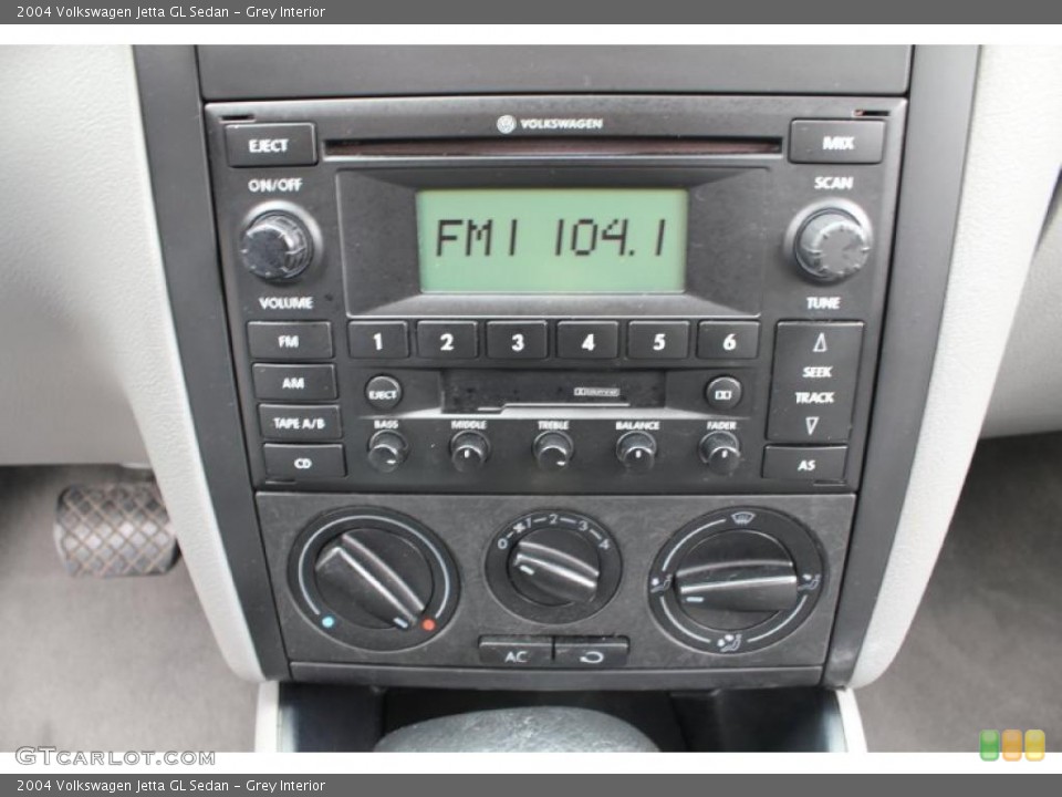 Grey Interior Controls for the 2004 Volkswagen Jetta GL Sedan #46768848