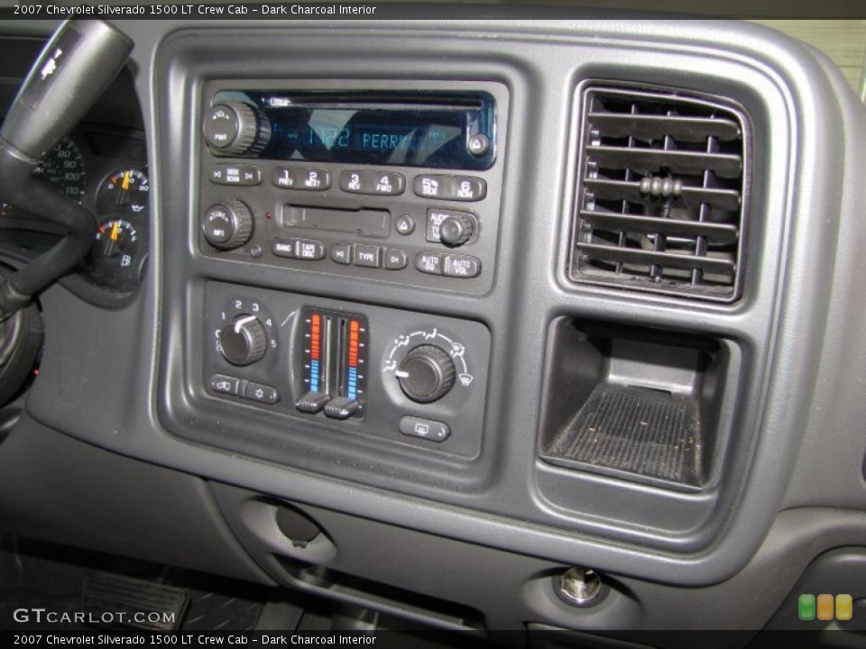 Dark Charcoal Interior Controls for the 2007 Chevrolet Silverado 1500 LT Crew Cab #46771482