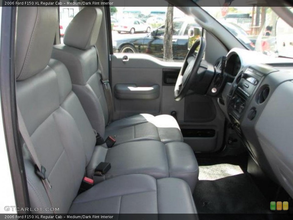 Medium/Dark Flint Interior Photo for the 2006 Ford F150 XL Regular Cab #46771518