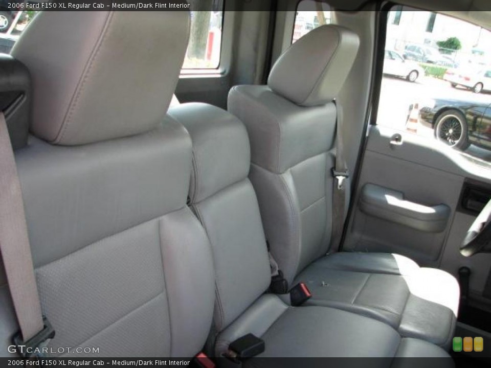 Medium/Dark Flint Interior Photo for the 2006 Ford F150 XL Regular Cab #46771524