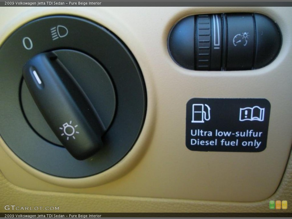 Pure Beige Interior Controls for the 2009 Volkswagen Jetta TDI Sedan #46773051