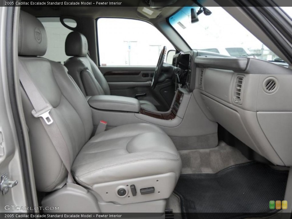 Pewter Interior Photo for the 2005 Cadillac Escalade  #46773459