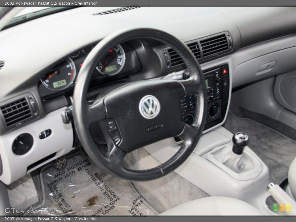 Grey Interior Photo for the 2003 Volkswagen Passat GLS Wagon #46781682