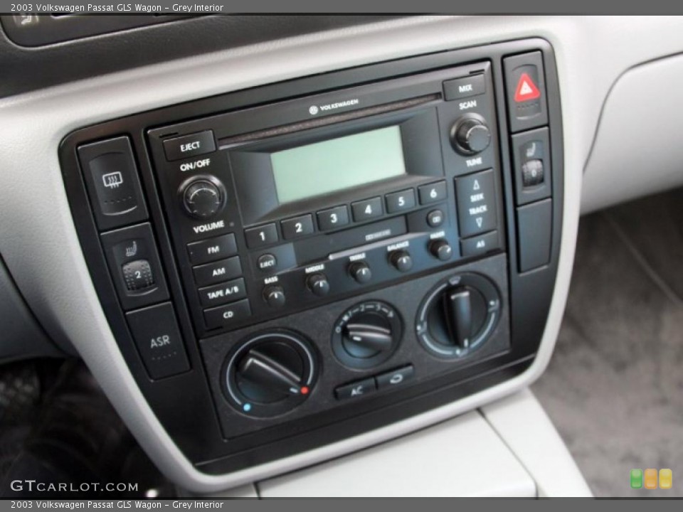 Grey Interior Controls for the 2003 Volkswagen Passat GLS Wagon #46781943