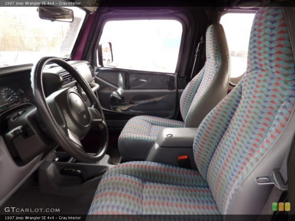 Gray Interior Photo for the 1997 Jeep Wrangler SE 4x4 #46784394