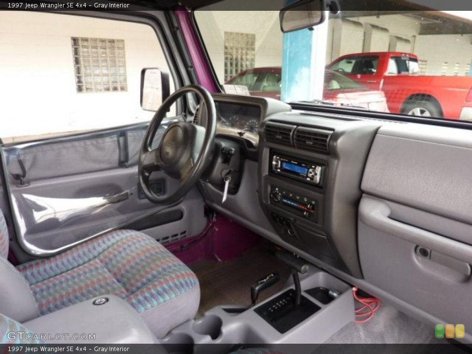 Gray Interior Photo for the 1997 Jeep Wrangler SE 4x4 #46784496