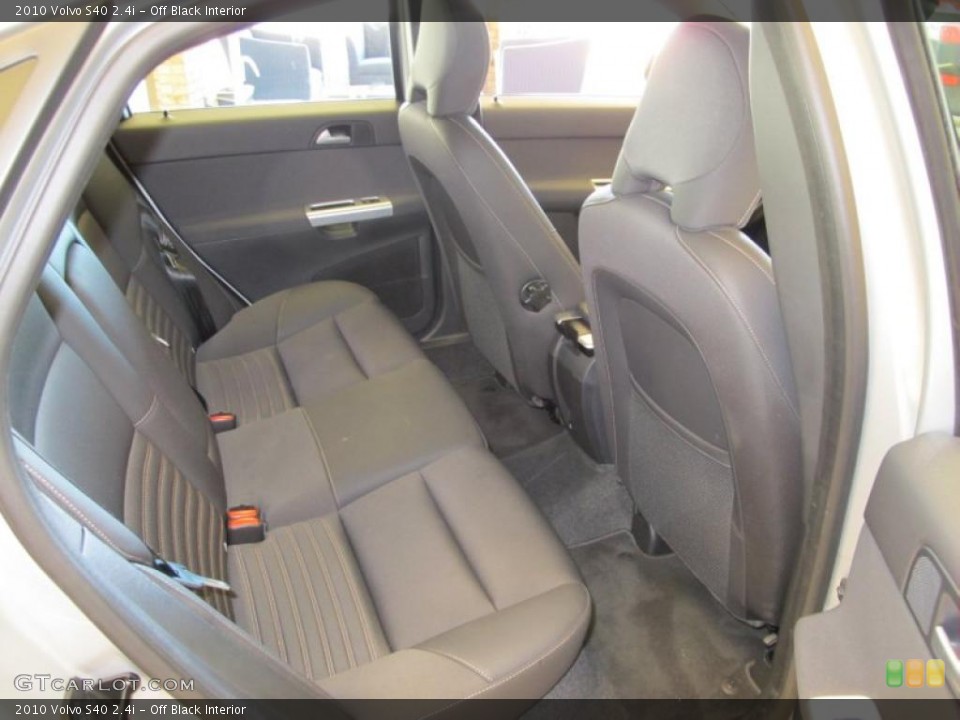Off Black Interior Photo for the 2010 Volvo S40 2.4i #46785201
