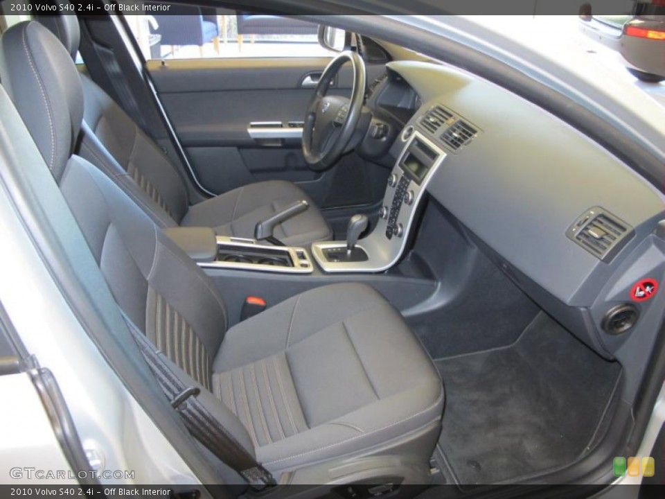 Off Black Interior Photo for the 2010 Volvo S40 2.4i #46785231