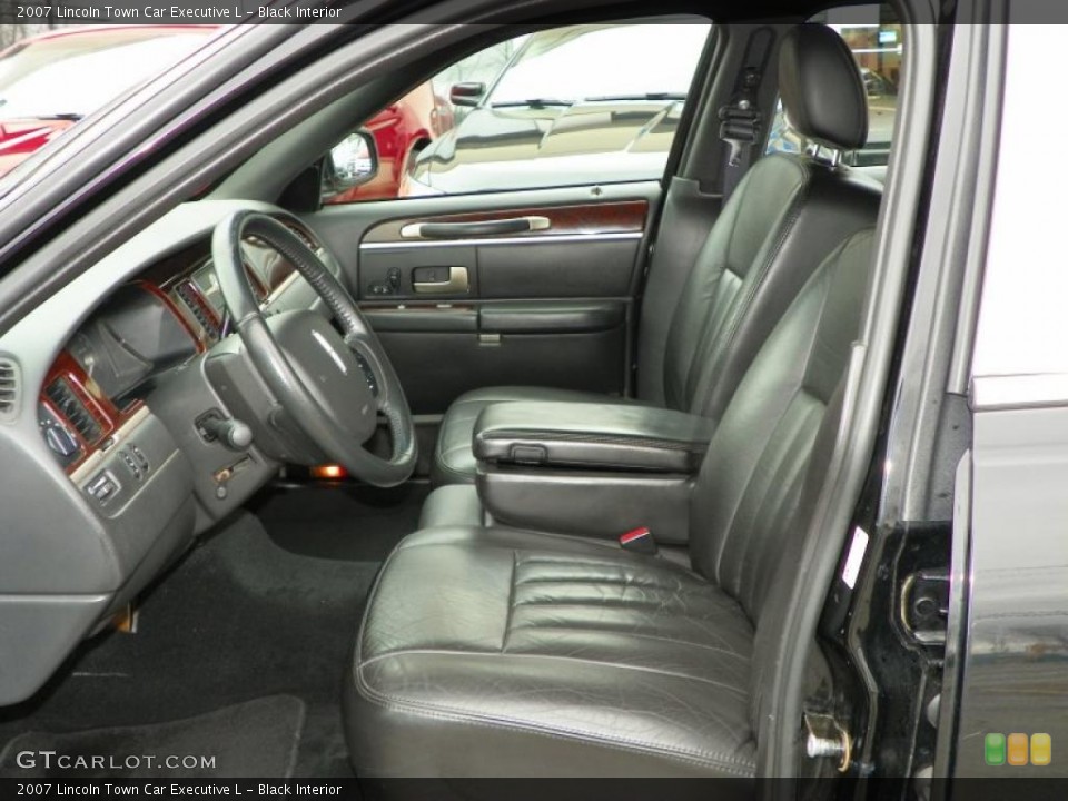 Black Interior Photo for the 2007 Lincoln Town Car Executive L #46786431