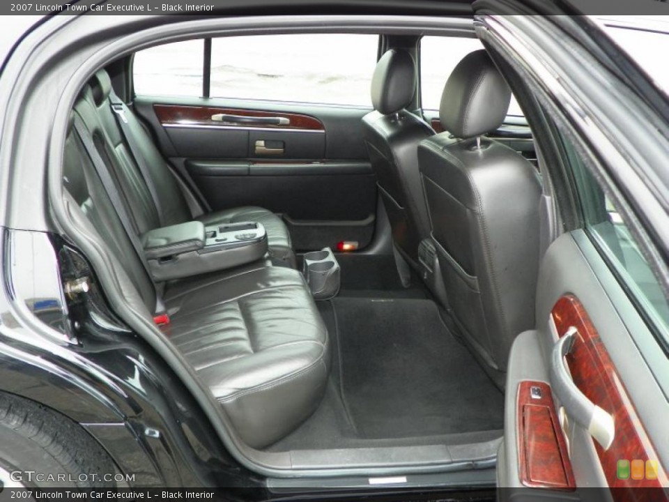 Black Interior Photo for the 2007 Lincoln Town Car Executive L #46786602