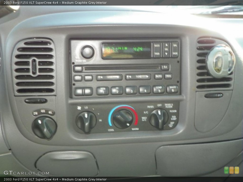 Medium Graphite Grey Interior Controls for the 2003 Ford F150 XLT SuperCrew 4x4 #46787346